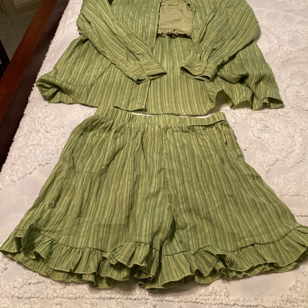 SHEIN Green 3-Piece Crop Top Shirt & Shorts Set - Picture 7 of 7